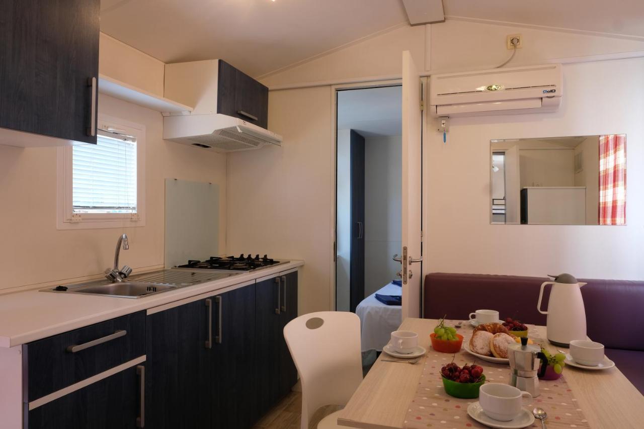 Happy Camp Mobile Homes In Camping Golden Sunset Alissos Eksteriør billede